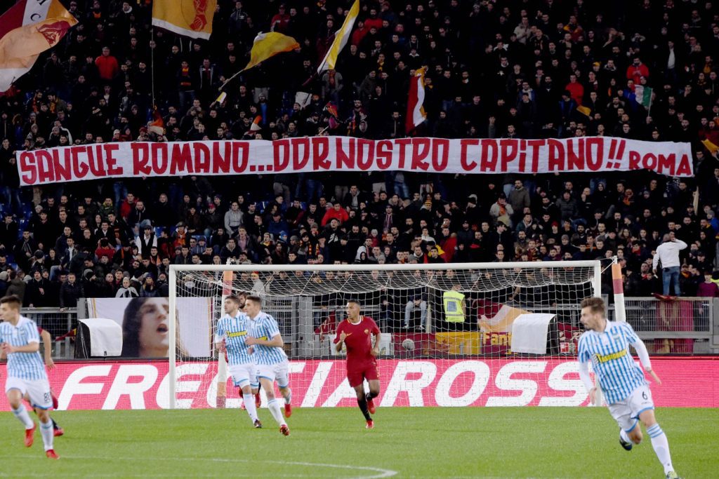 DE ROSSI STRISCIONE 02 ROMA SPAL 3 a 1