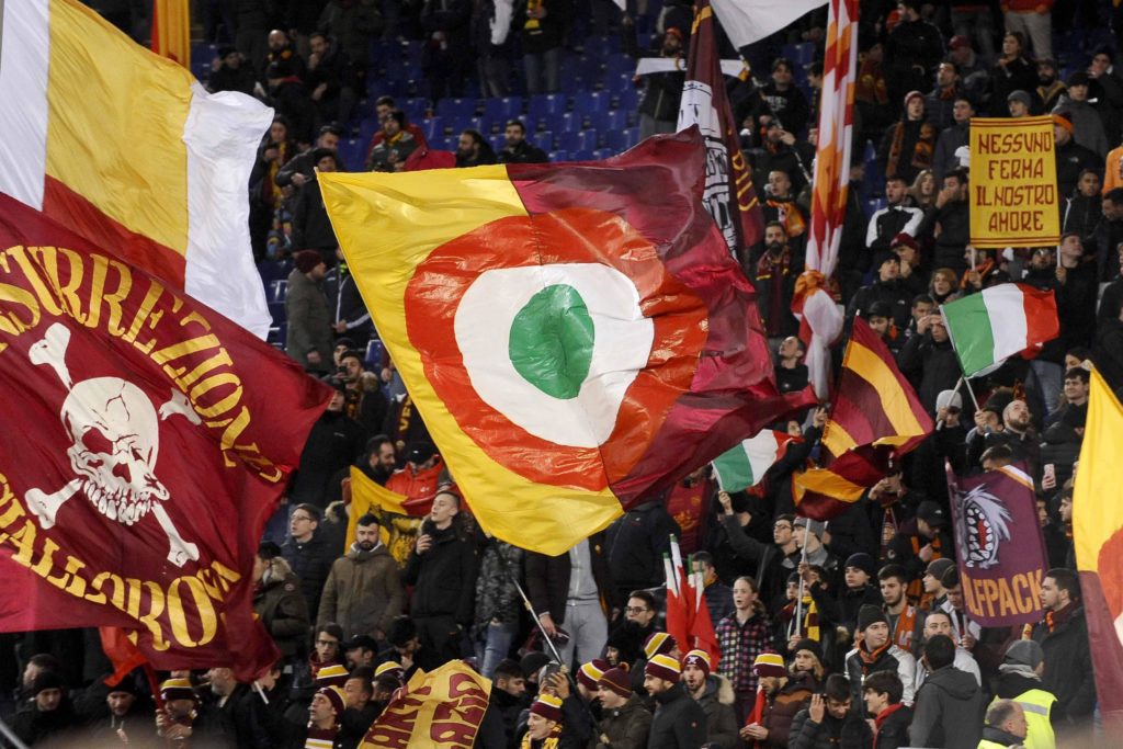 BANDIERA DI COPPA in CURVA Roma Entella 4 A 0