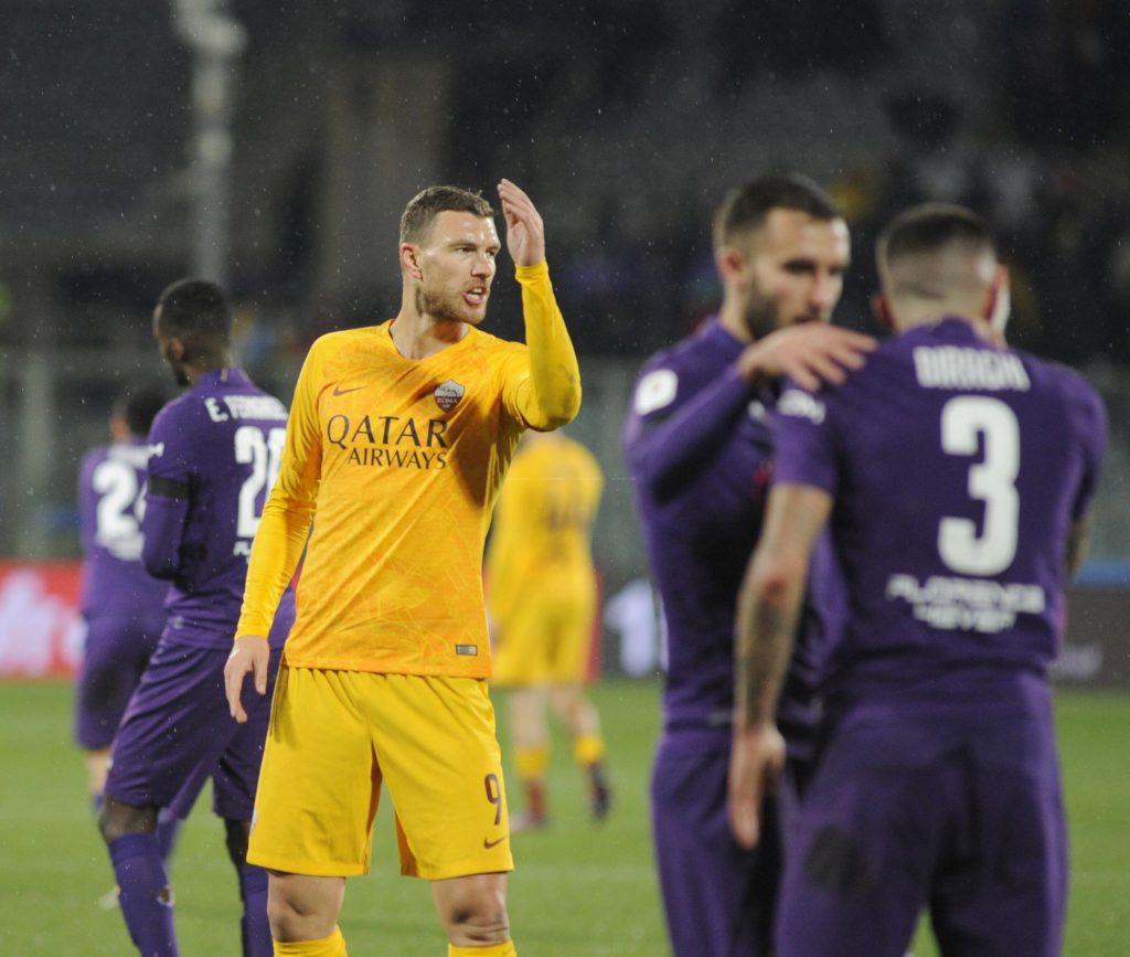 EDIN DZEKO INFURIATO CON LARBITRO