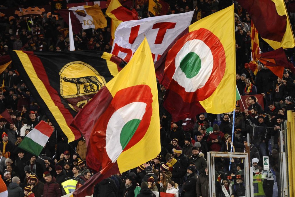 NUOVE BANDIUERE in curva Roma ENTELLA 4 A 0