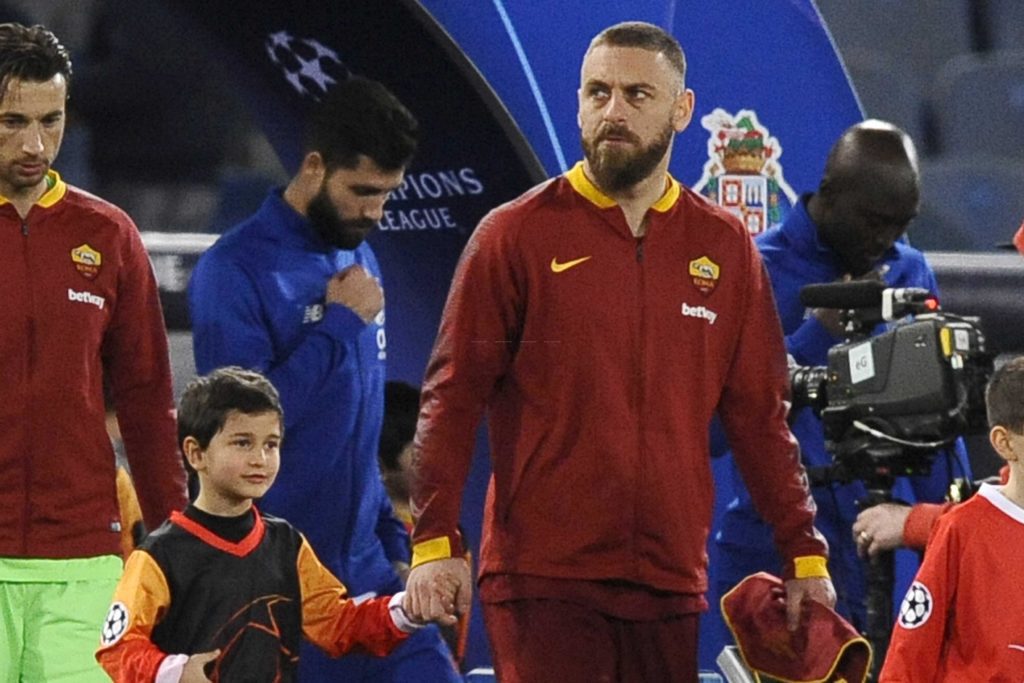 DE ROSSI sguardo alla SUD RM PORTO 2 a 1