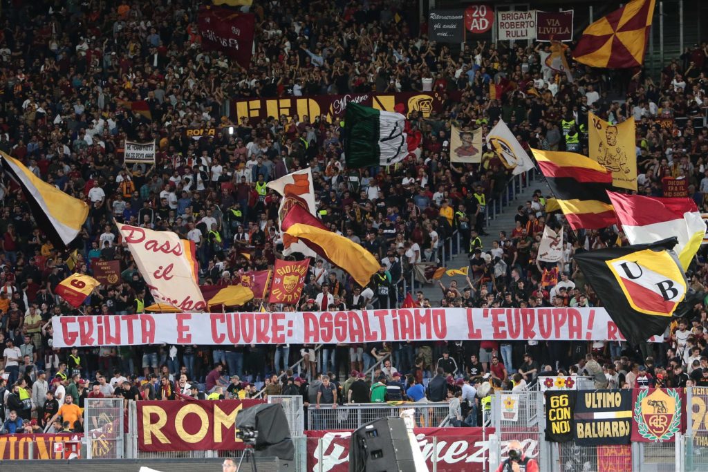 STRISCIONE IN SUD ROMA BASAKSEHIR 1