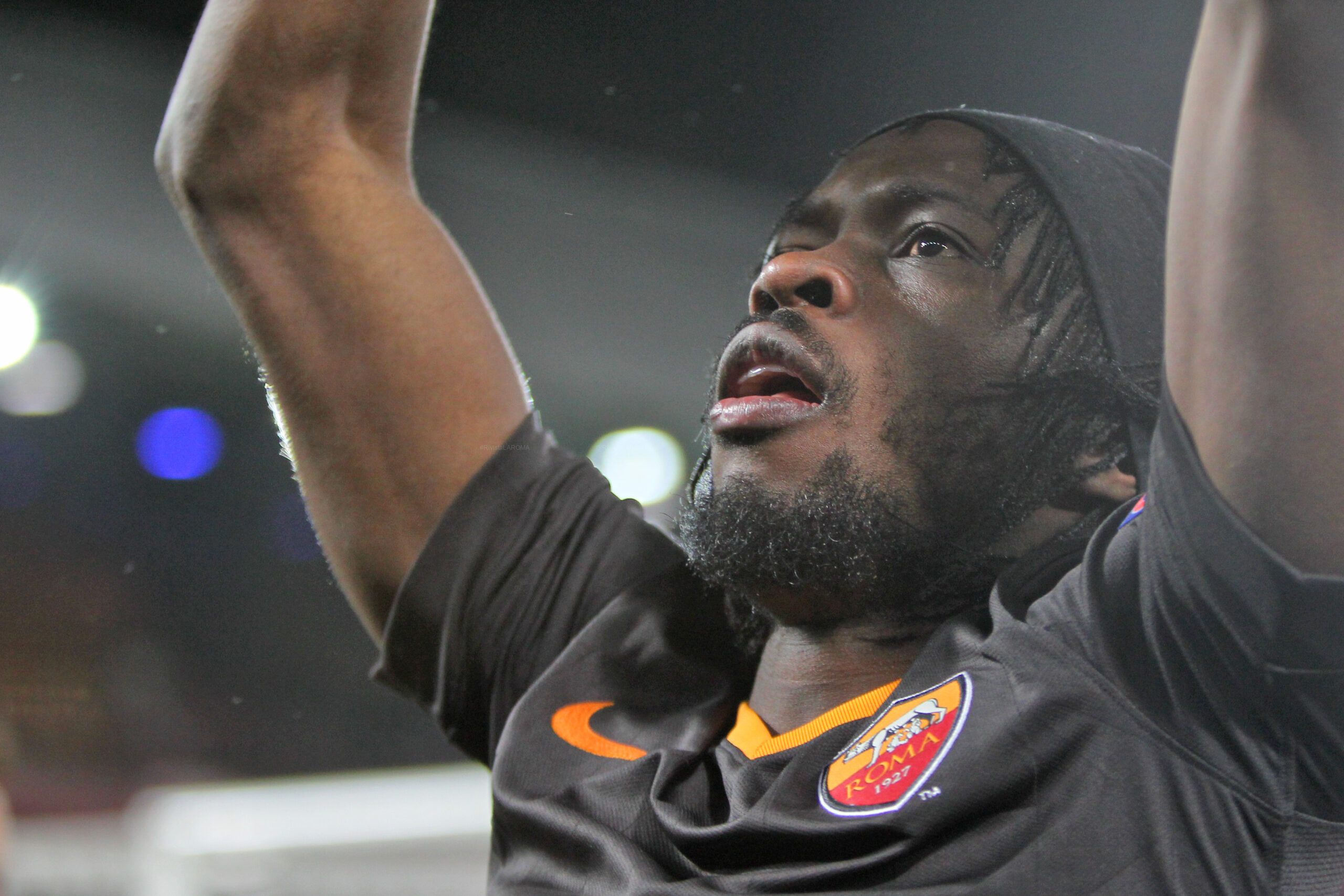 FEYENOORD - ROMA LANCIO BANANA GONFIABILE A GERVINHO 