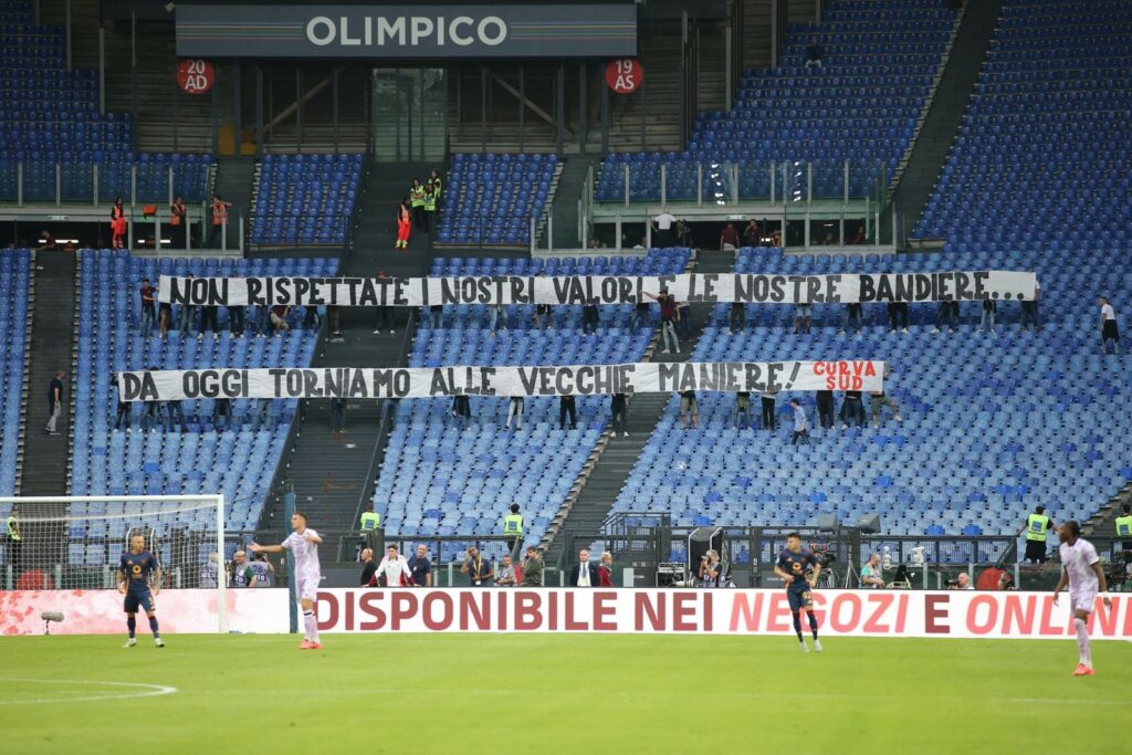 2024-09-22 roma-udinese DE ROSSI CURVA SUD