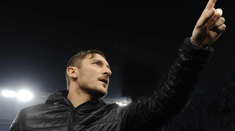 TOTTI A VOI SIETE LEGGENDA