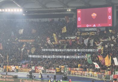 Roma-Monza. “Io ce resto su strada finché me reggheno le gambe”: lo striscione di supporto della Curva Sud