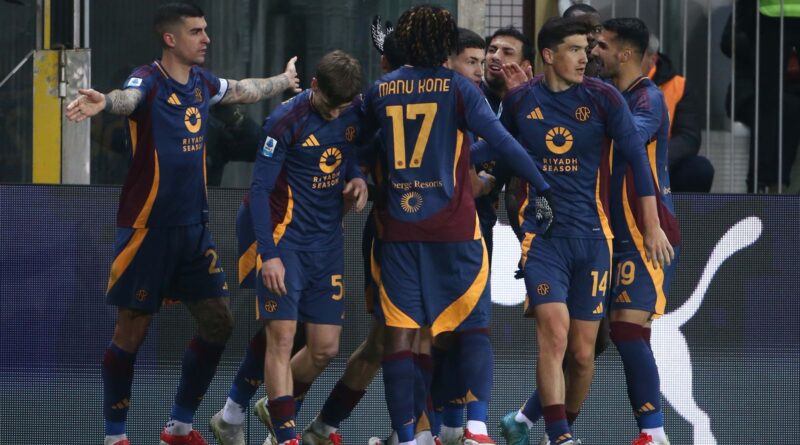 2025-02-16 parma-roma soule gol esultanza gruppo